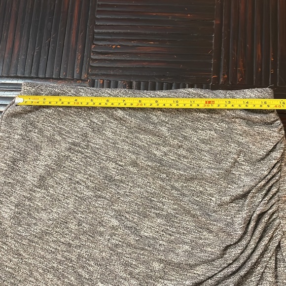 Gray faux wrap asymmetrical skirt with elastic waist, jersey material - Picture 7 of 10